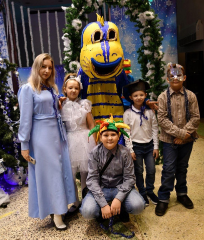 Новогодняя елка главы администрации - ГКУСО РО Большелогский центр помощи детям